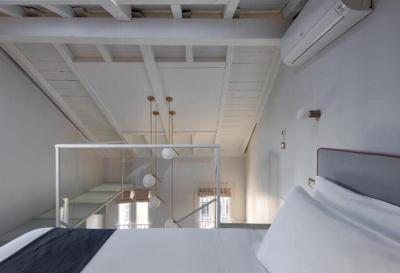 四人标准间, Velvet Grey Boutique