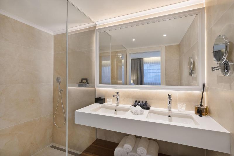 חדר סופריור נוף לבריכה, Herbert Samuel Milos Dead Sea