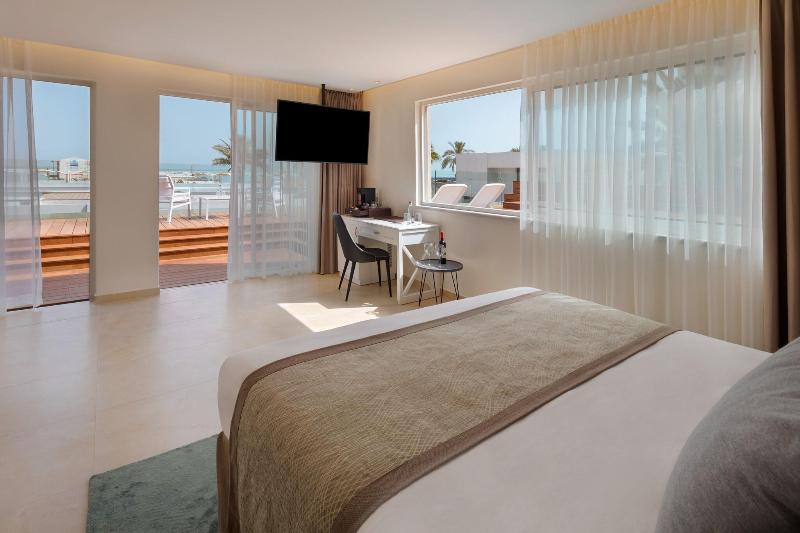 חדר סופריור נוף לבריכה, Herbert Samuel Milos Dead Sea