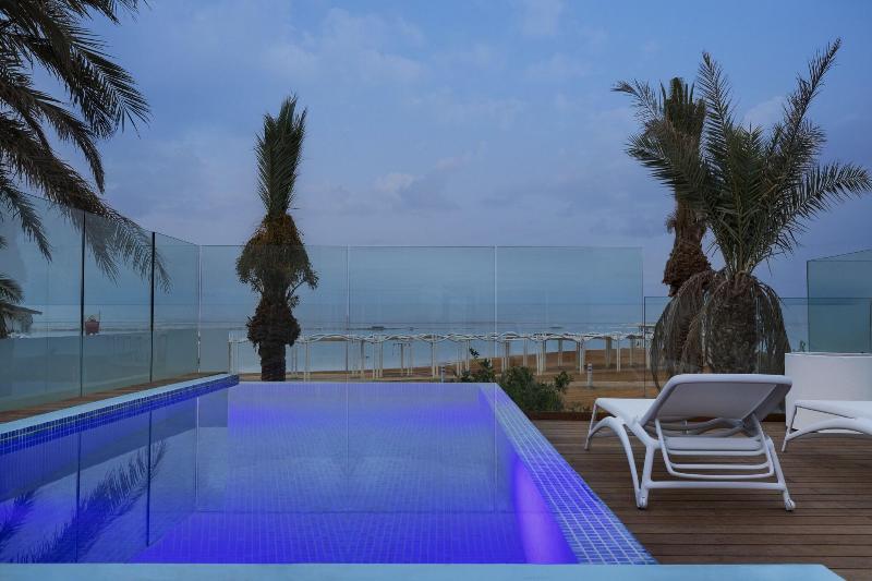 חדר פרמיום, Herbert Samuel Milos Dead Sea