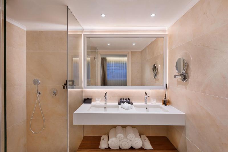 חדר פרמיום, Herbert Samuel Milos Dead Sea