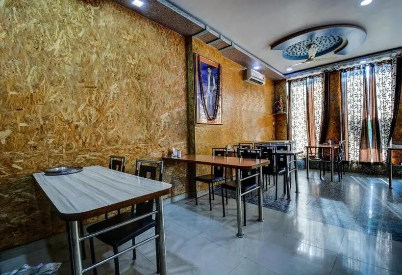 Classic Kolmen Hengen Huone, Oyo 17250 Hotel Ganesham