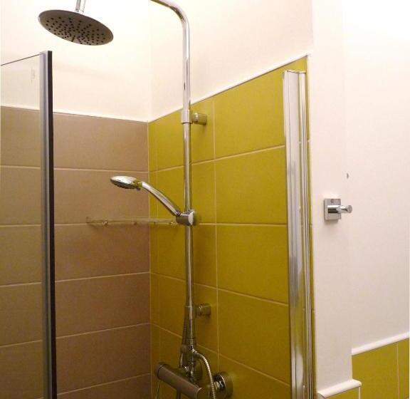 带大床的标准间, ánemos B&b