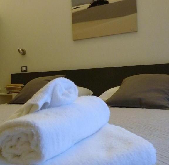 带大床的标准间, ánemos B&b