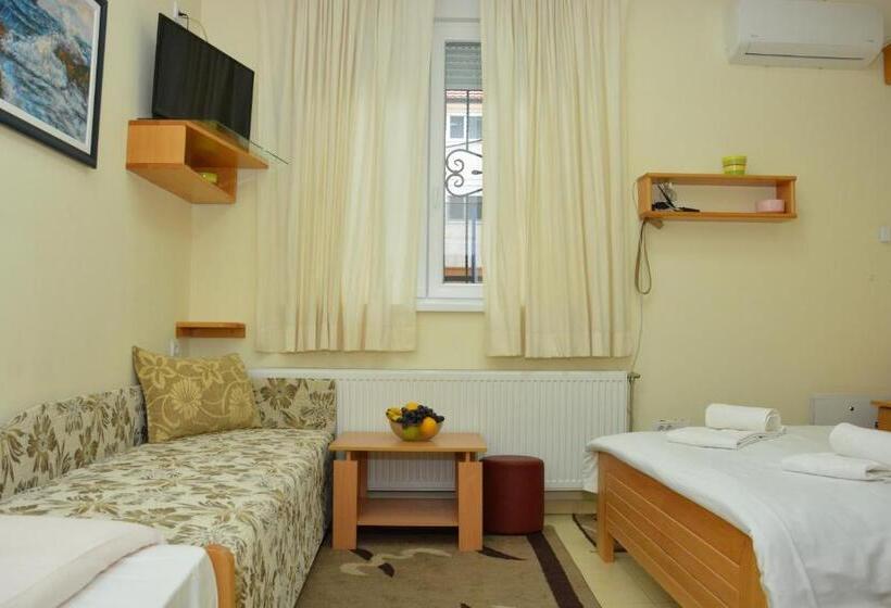 استودیو خانوادگی, B&b Passage