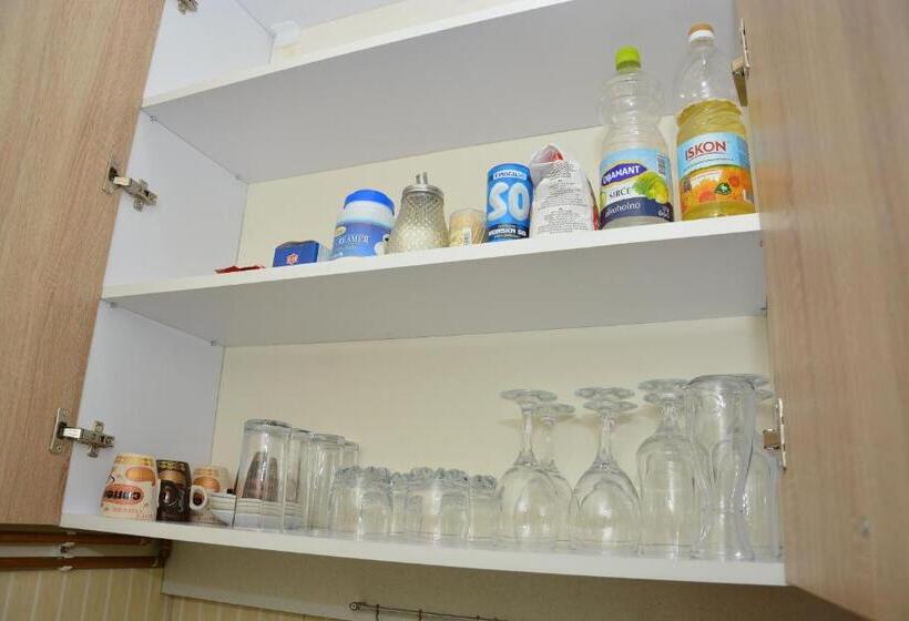 استودیو خانوادگی, B&b Passage