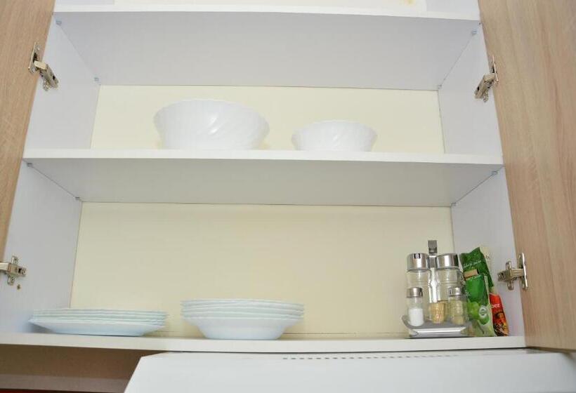 استودیو خانوادگی, B&b Passage