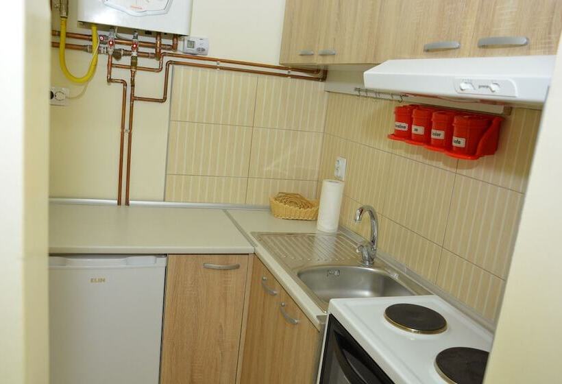 استودیو خانوادگی, B&b Passage