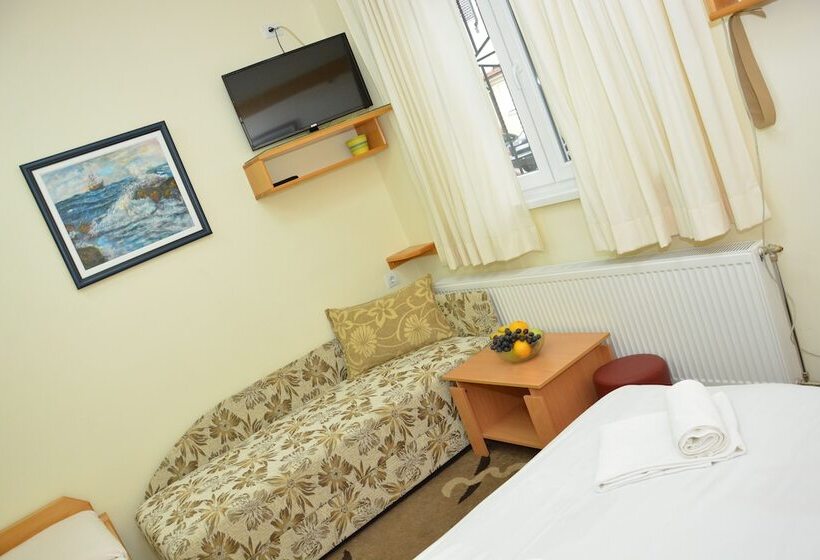 استودیو خانوادگی, B&b Passage