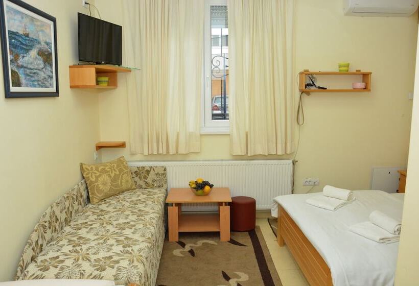 استودیو خانوادگی, B&b Passage