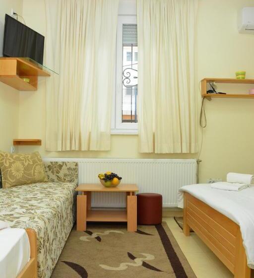 استودیو خانوادگی, B&b Passage
