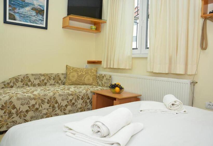 استودیو خانوادگی, B&b Passage