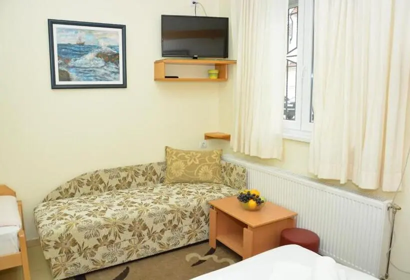 استودیو خانوادگی, B&b Passage