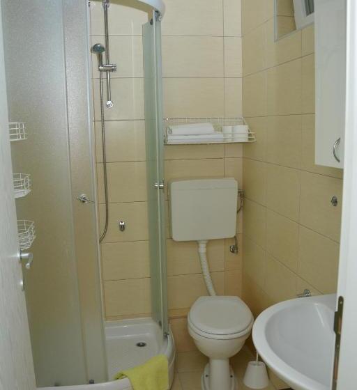 استودیو خانوادگی, B&b Passage