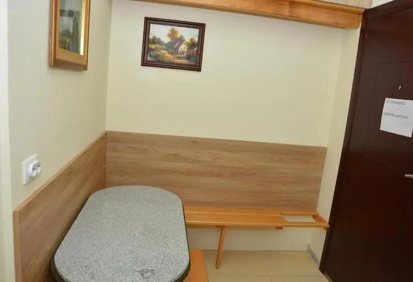 استودیو خانوادگی, B&b Passage