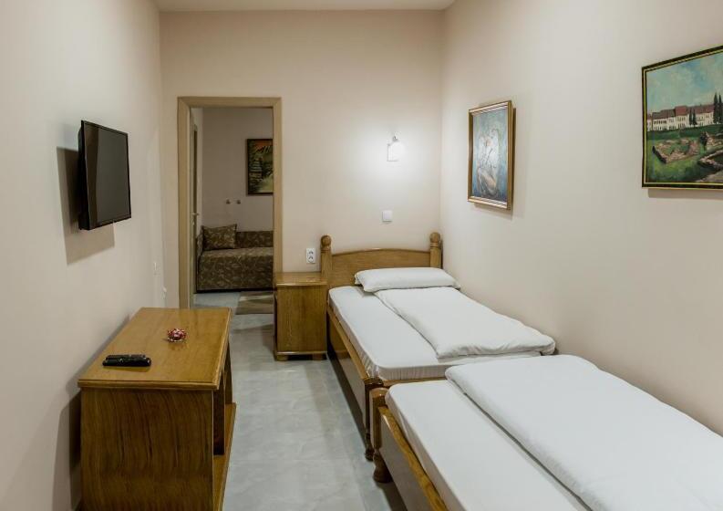 اتاق استاندارد چهار تخته, B&b Passage