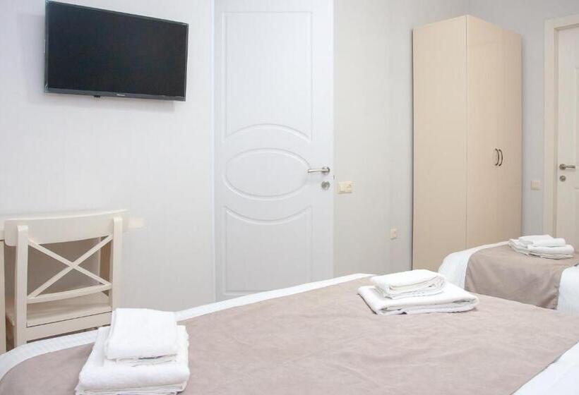 اتاق استاندارد سه نفره, Casa Calda