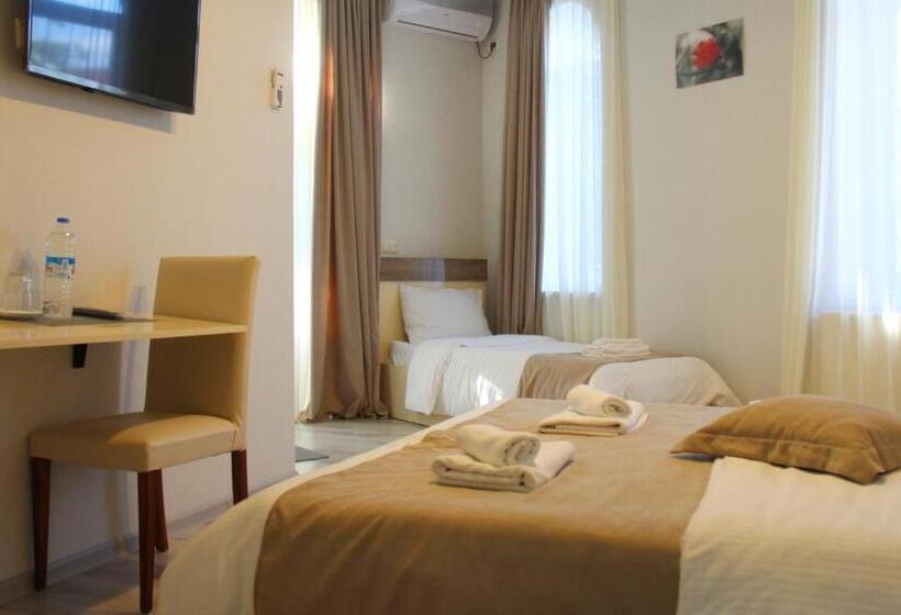 اتاق استاندارد سه تخته با بالکن, Casa Calda