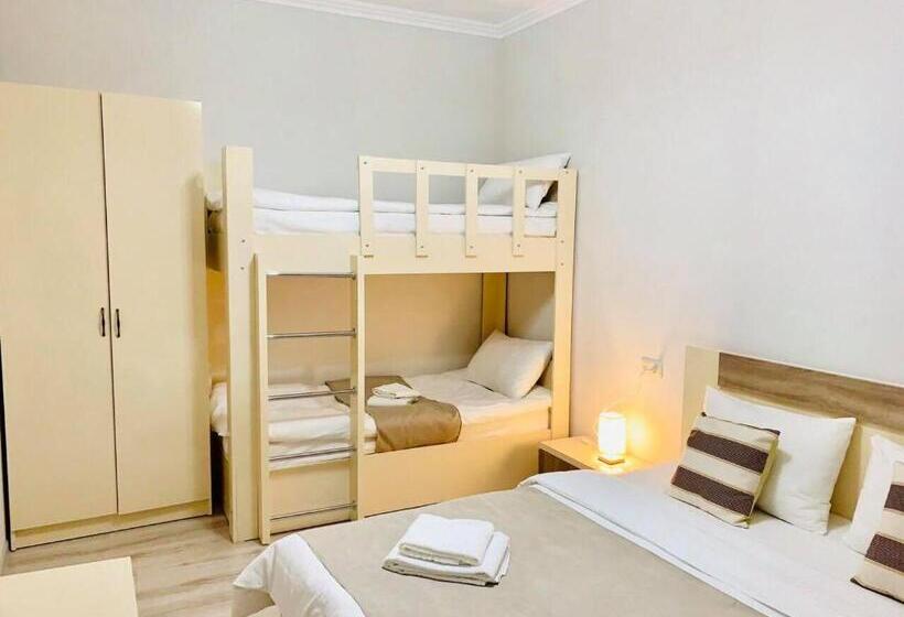 اتاق خانوادگی, Casa Calda