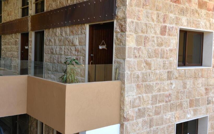 استودیوی استاندارد, Old Town Guest Houses