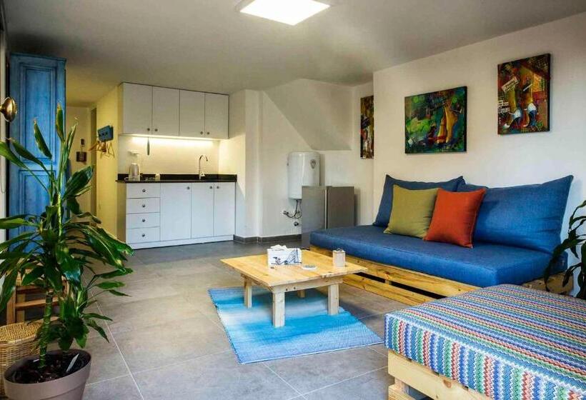 استودیوی استاندارد, Old Town Guest Houses