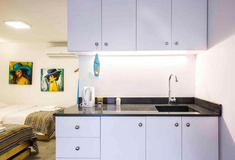 استودیوی استاندارد, Old Town Guest Houses