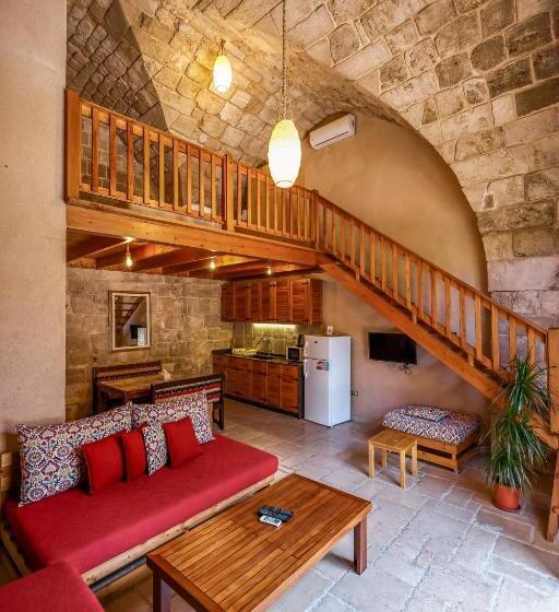 استودیوی لوکس, Old Town Guest Houses