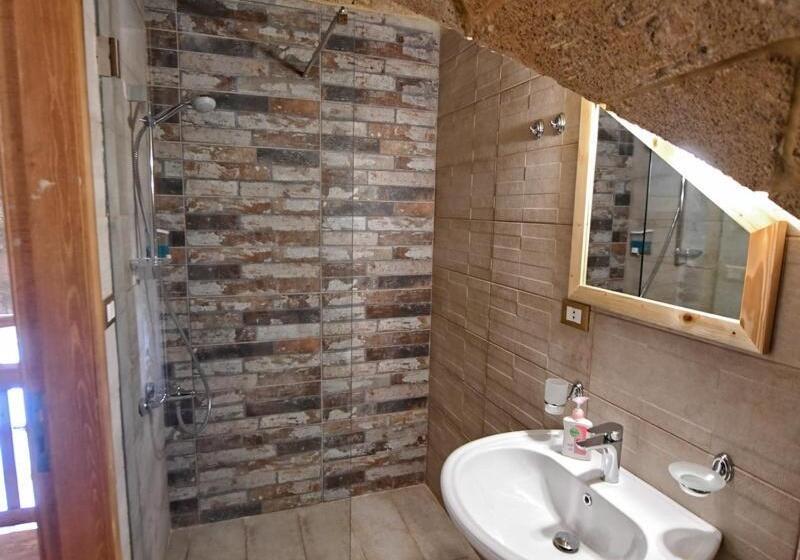 استودیوی لوکس, Old Town Guest Houses