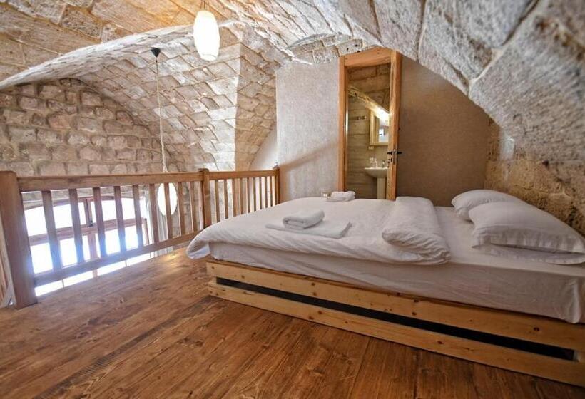 استودیوی لوکس, Old Town Guest Houses