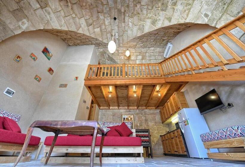 استودیوی لوکس, Old Town Guest Houses