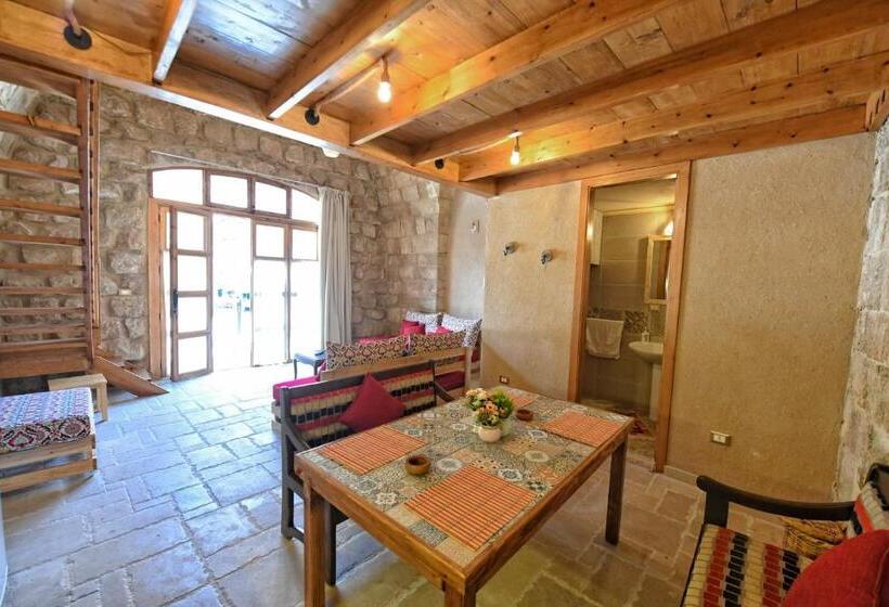 استودیوی لوکس, Old Town Guest Houses