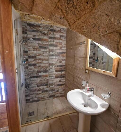 استودیوی لوکس, Old Town Guest Houses