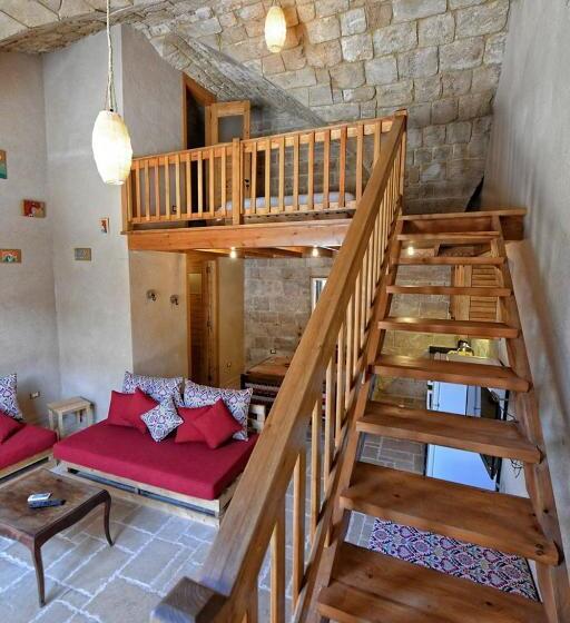 استودیوی لوکس, Old Town Guest Houses