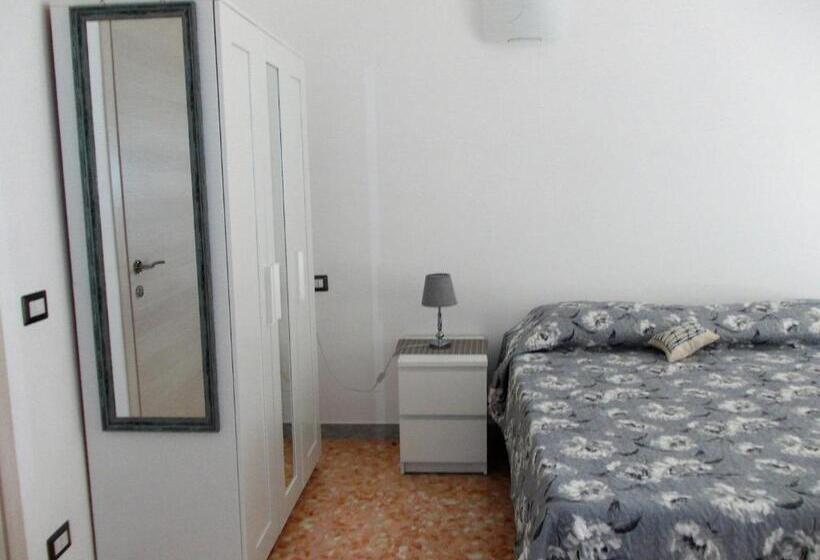 חדר סטנדרט לשלושה, Ostiense District B&b