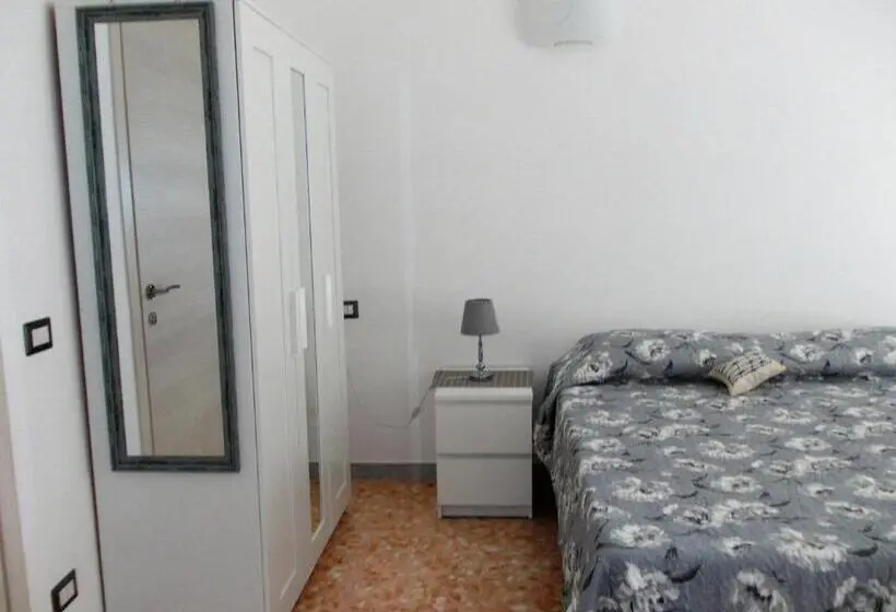 اتاق استاندارد سه نفره, Ostiense District B&b