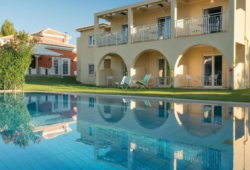 سوییت جونیور با چشم‌انداز استخر, Aeolos Boutique Hotel And Suites