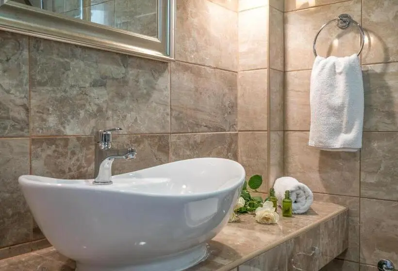 سوییت جونیور با چشم‌انداز استخر, Aeolos Boutique Hotel And Suites