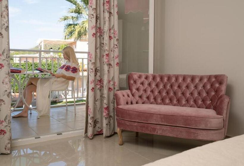 سوییت جونیور با چشمانداز استخر, Aeolos Boutique Hotel And Suites