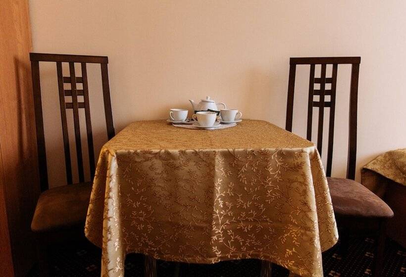 اتاق استاندارد سه نفره, Praha