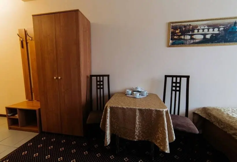 スタンダードトリプルルーム, Praha