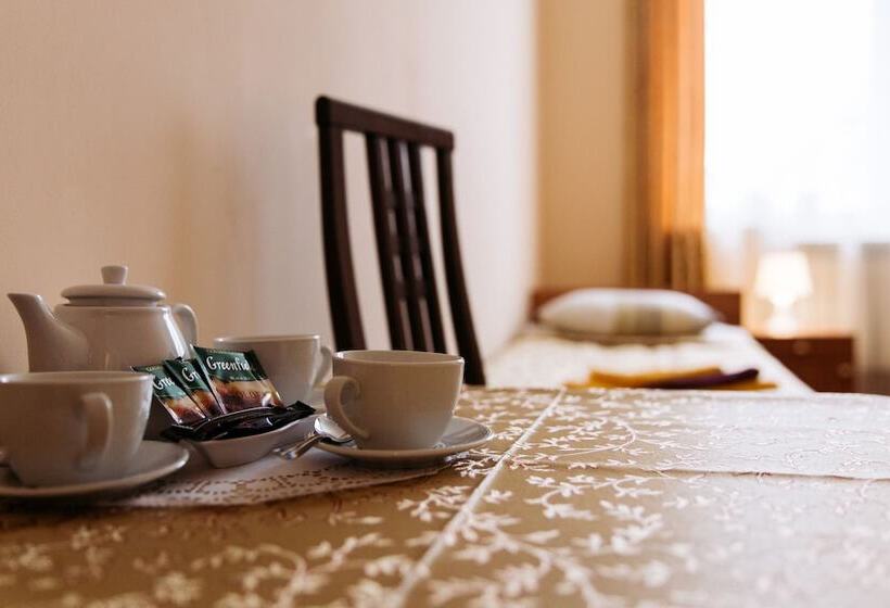 اتاق استاندارد سه نفره, Praha