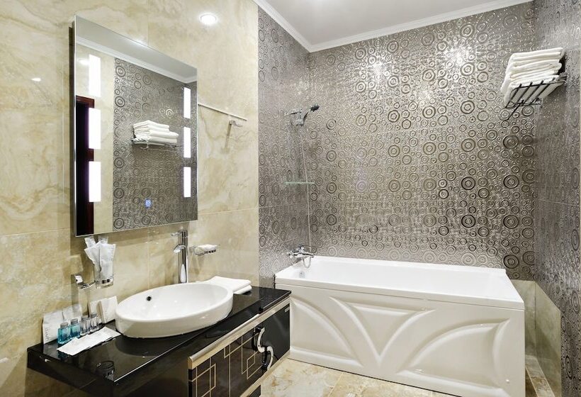 سوییت, Royal Hotel Riz