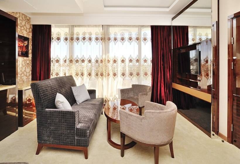 スイート, Royal Hotel Riz