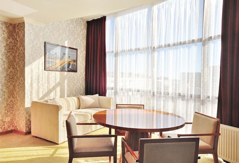سوییت, Royal Hotel Riz