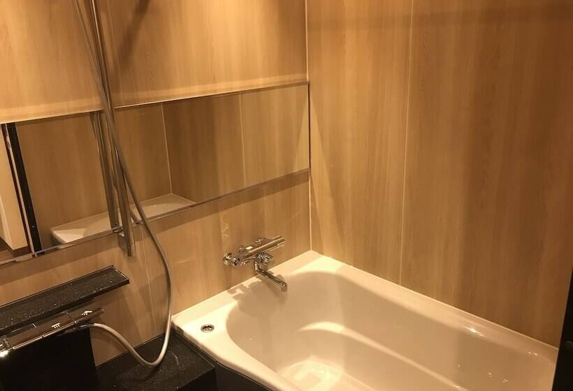 四人标准间, Yururito Osaka