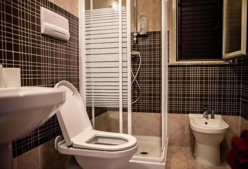 اتاق استاندارد چهارنفره با چشمانداز باغ, B&b Caravello