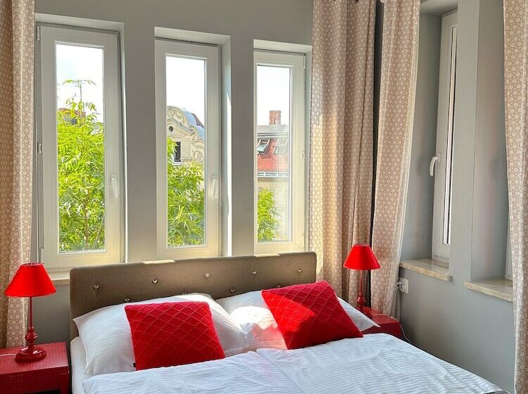 Quarto Triplo Comfort, Expolis Residence   City Center Mtp Targi   24h #betterthanyourex