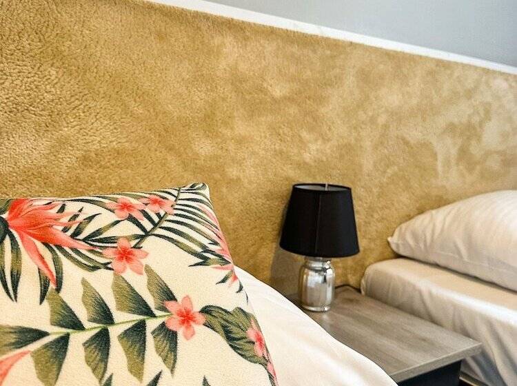 Quarto Triplo Comfort, Expolis Residence   City Center Mtp Targi   24h #betterthanyourex