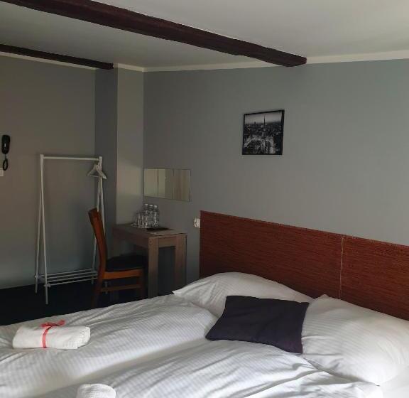 エコノミートリプルルーム, Expolis Residence   City Center Mtp Targi   24h #betterthanyourex