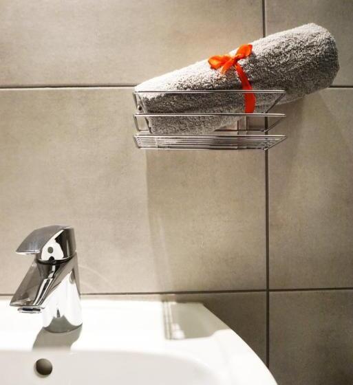 Quarto Triplo Economy, Expolis Residence   City Center Mtp Targi   24h #betterthanyourex